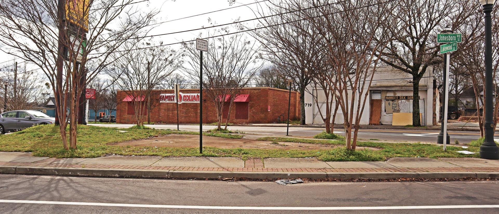 Empty storefronts in Lakeville, Atlanta
