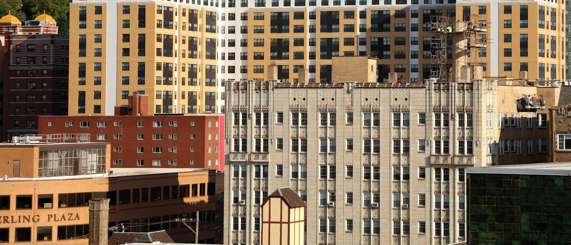 Multiple large apartment buildings in a city